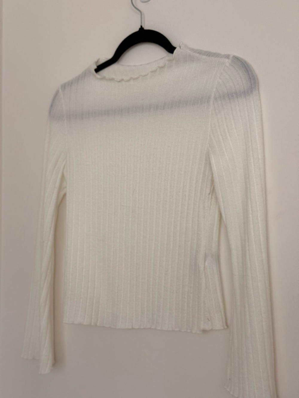Women’s White Ribbed Long-Sleeve Knit Top